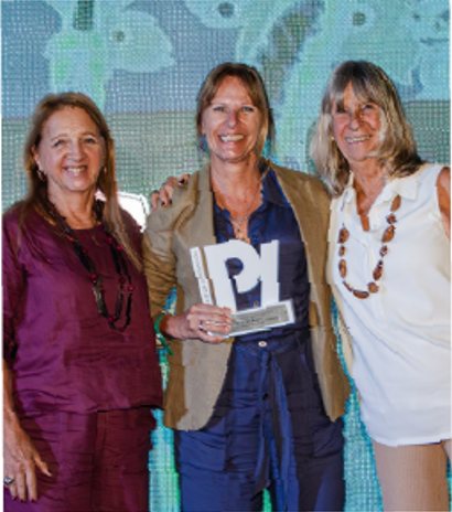 Equipo de MindHub recibiendo el Premio BA Parque de la Innovación