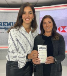 Equipo de MindHub recibiendo el Premio HSBC La Nación